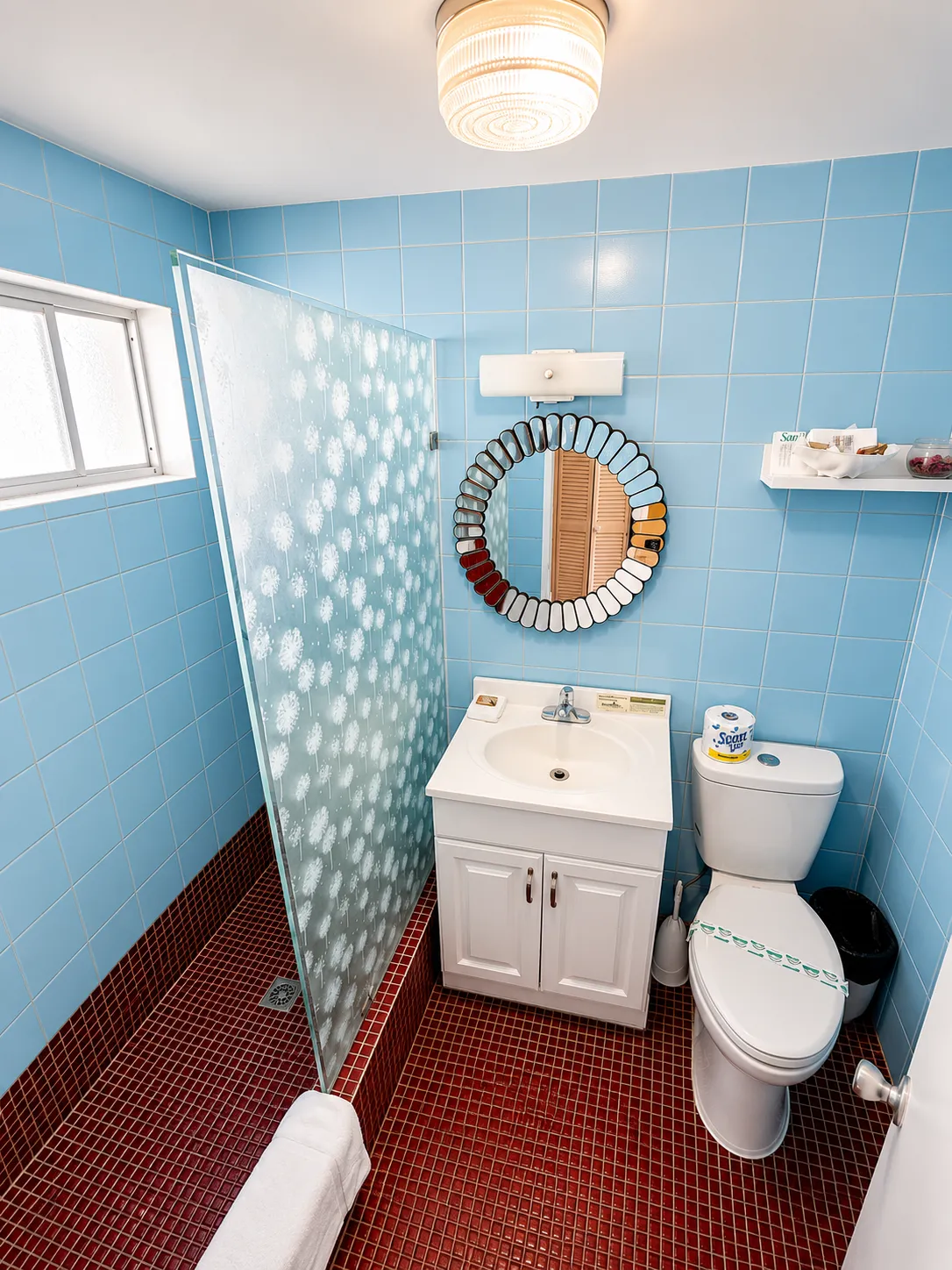 Room bathroom